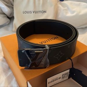 Brand new Louis Vuitton men’s size 90 (36). Never worn